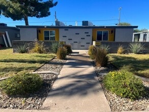 Building Photo - 906 S Mariana St