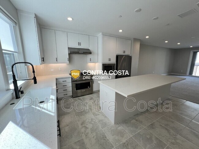 Building Photo - 1111 Lorenzini Lp