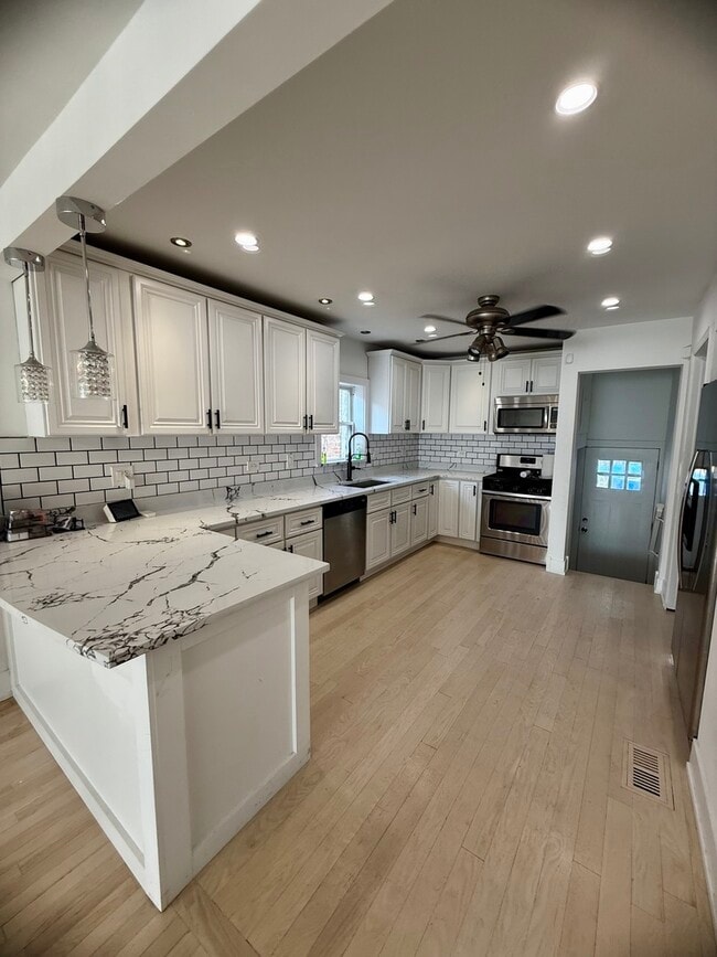 Building Photo - 6436 S Lamon Ave