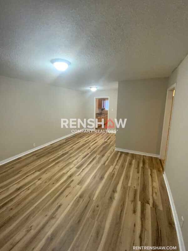Building Photo - 907 Harrell Ave