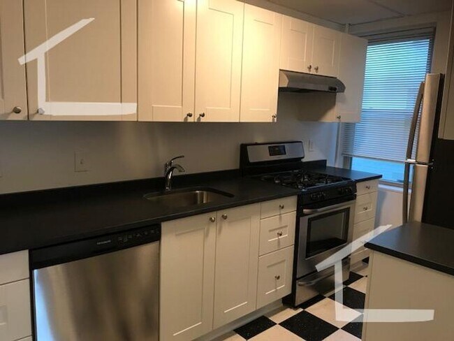 Foto del edificio - Amazing 2 bed 1 bath in Allston....