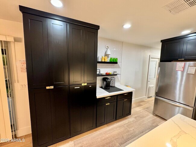 Foto del edificio - 8507 E Bonnie Rose Ave
