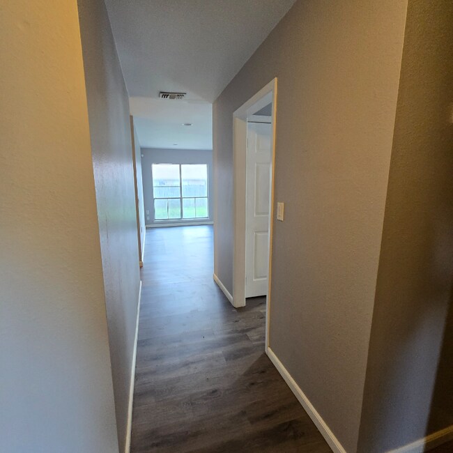 Foto del edificio - 9450 Bowen Dr