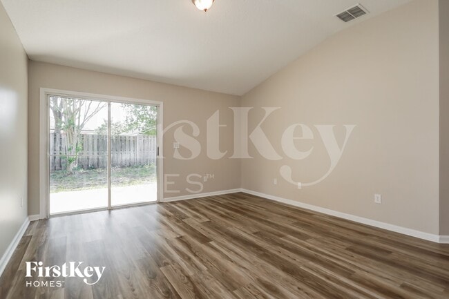 Building Photo - 2424 Willowbend Dr