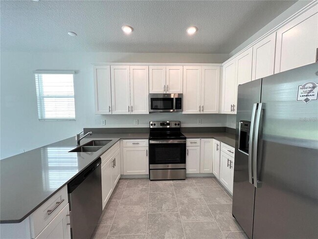 Foto del edificio - 7564 Stone Crk Trl