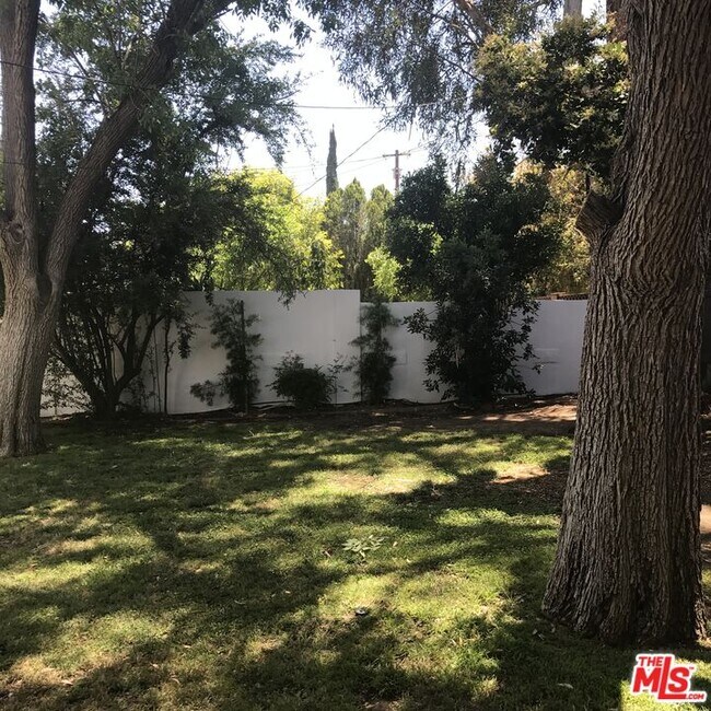 Foto del edificio - 6721 Melba Ave