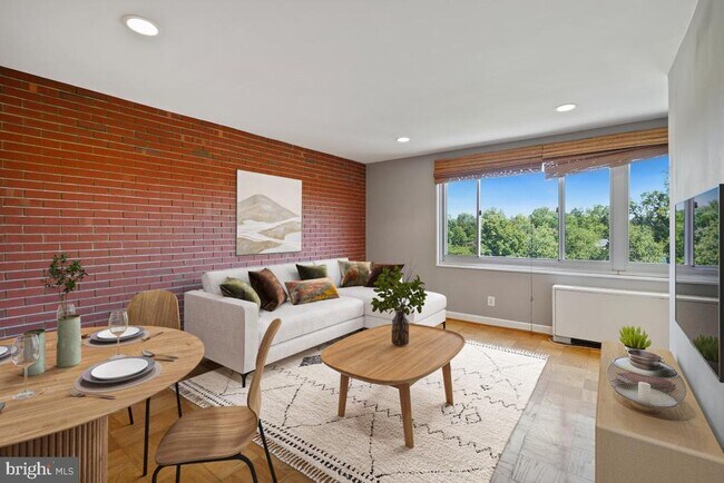 Building Photo - 1900 Lyttonsville Rd