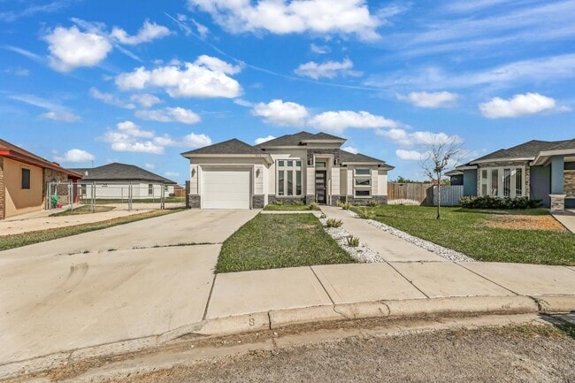 Foto del edificio - SPACIOUS 3 BEDROOM HOME IN HIDALGO!