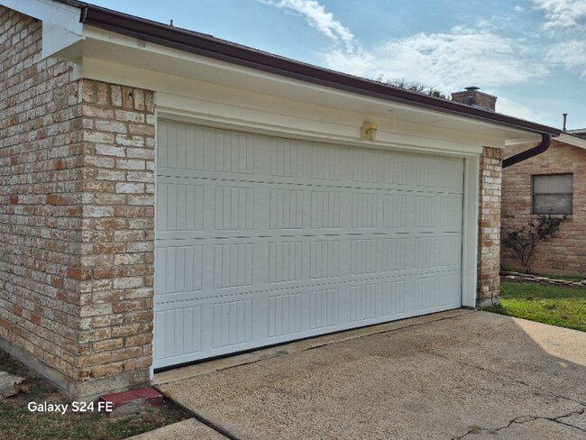 Foto del edificio - 9814 Sageroyal Ln