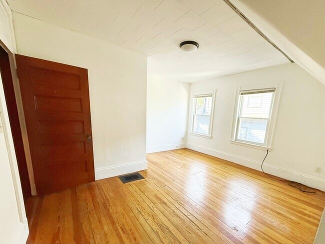 Building Photo - 582 Cambridge St