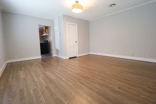 Foto del edificio - N Denver Ave  Duplex