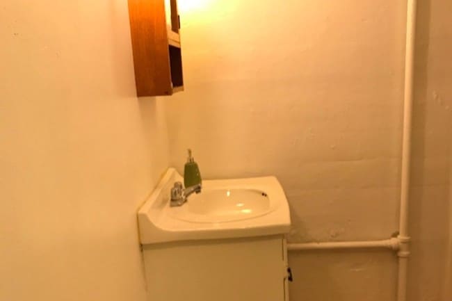 Vanity - 102 Willard Way