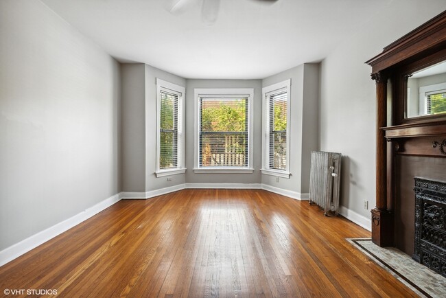 Foto del edificio - 739 W Wellington Ave