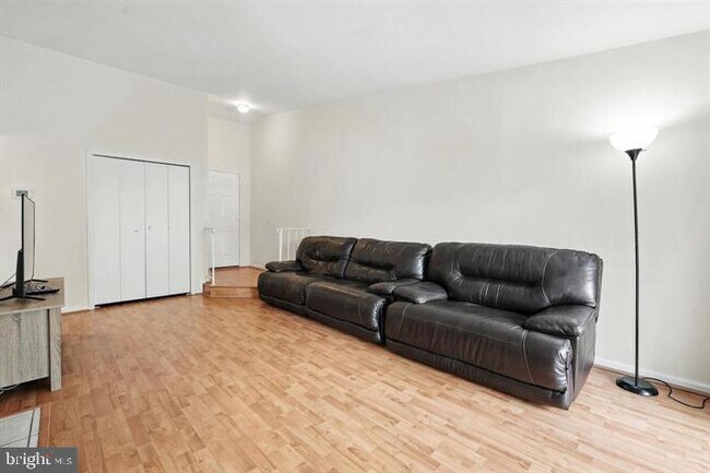 Foto del edificio - 20315 Beaconfield Terrace