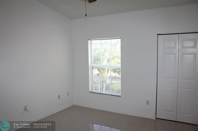 Foto del edificio - 10348 Fox Trail Rd S