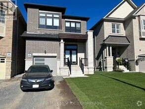 Building Photo - 14 Mountainside Cres
