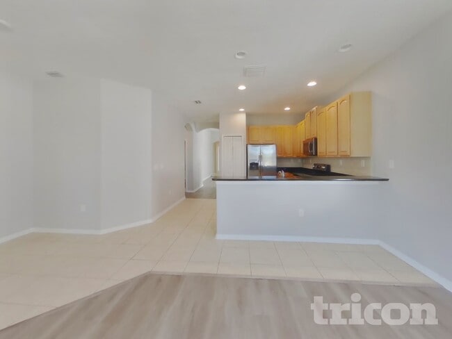 Building Photo - 1036 Napolean Way