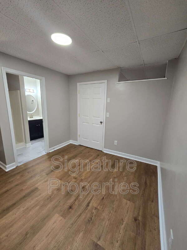 Foto del edificio - 773 Long Point Rd