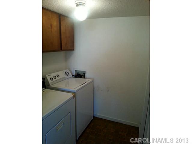 Building Photo - 7602 Holly Grove Ct