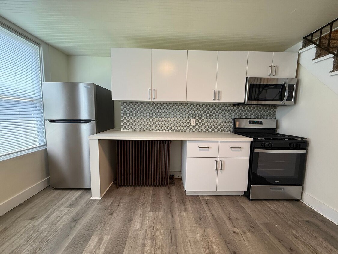 Primary Photo - Updated 3 BR 2 Full Bath house w/ Yard!