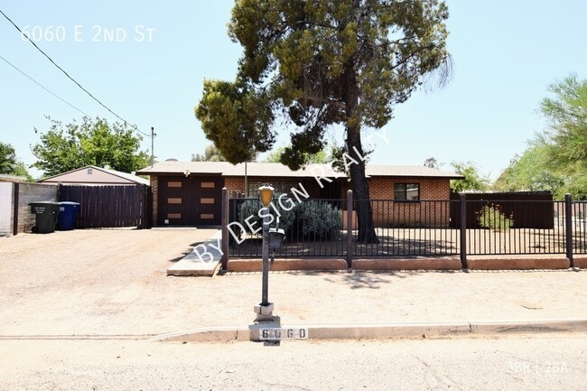 Building Photo - Remodeled Midtown 3 Bed 2 Bath - Huge Yard