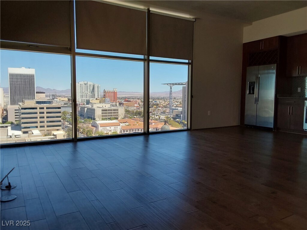 Foto principal - 353 E Bonneville Ave