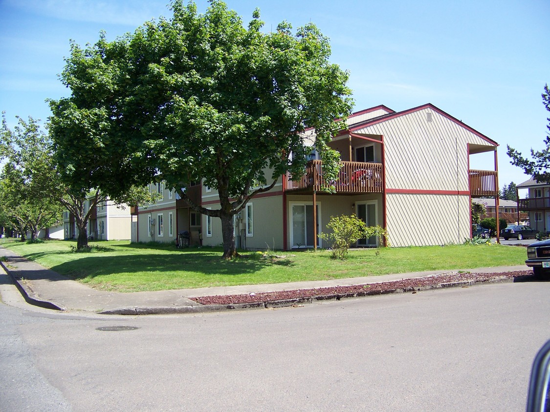 Primary Photo - Monarch Apartments