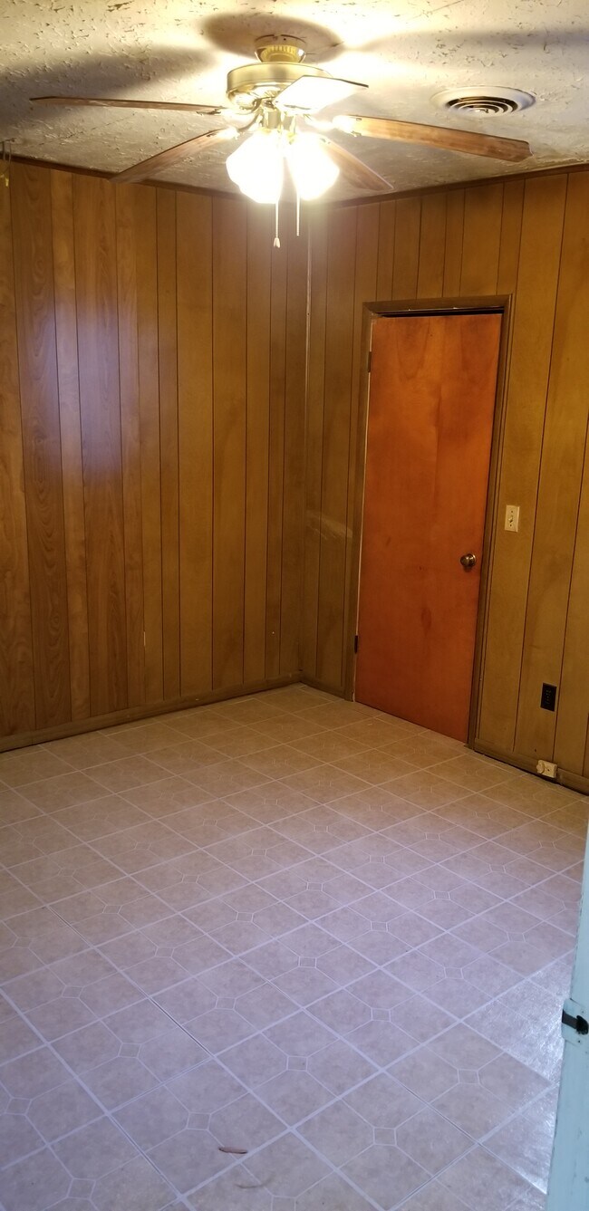Building Photo - 4808 S Westhaven Dr