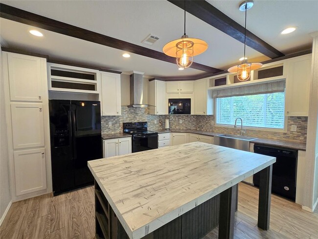Building Photo - 1555 US-90