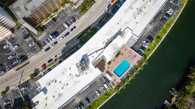 Foto del edificio - 401 Golden Isles Dr