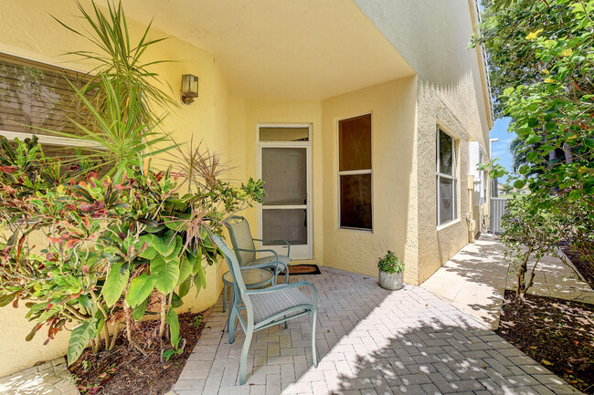 Foto del edificio - 8198 Horseshoe Bay Rd
