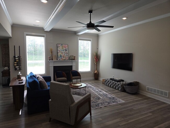 Foto del edificio - 3 bd, 2 ba house in E Columbia in great move-in shape, fenced, corner lot, w/d provided.