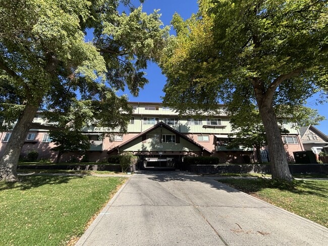 Building Photo - 131 S 1000 E