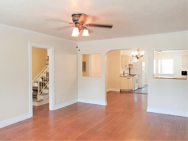 Foto del edificio - AMAZING 5 BED, 2 BATH MILLERS ADDITION NW OKC