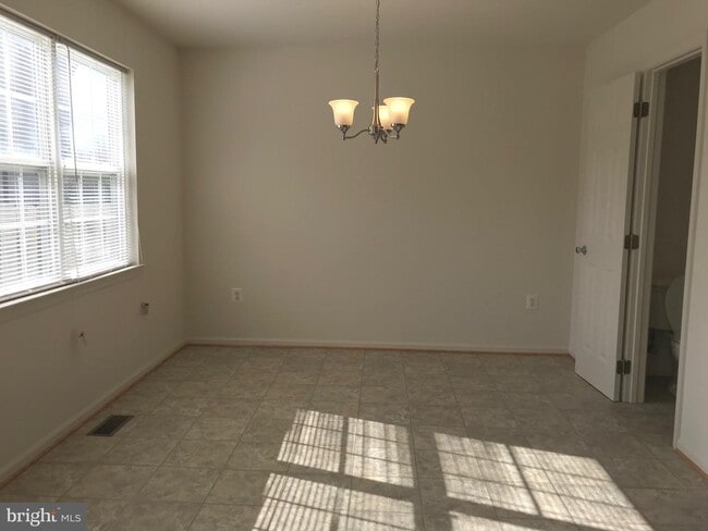 Building Photo - 111 Merrill Ct