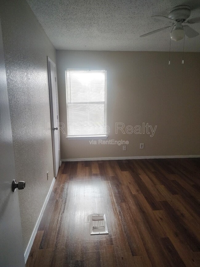 Building Photo - 5947 Shadydell Dr