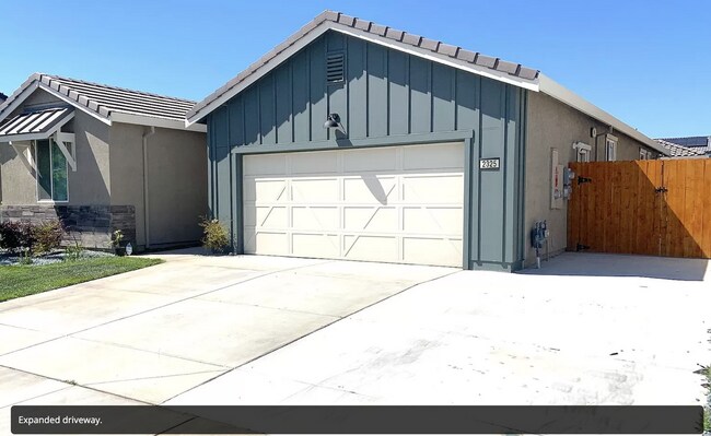 Building Photo - 2325 Henri Ln