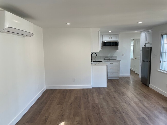 Sala de estar y cocina - 4361 Stewart Ave