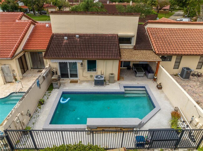 Foto del edificio - 17361 NW 66th Ct