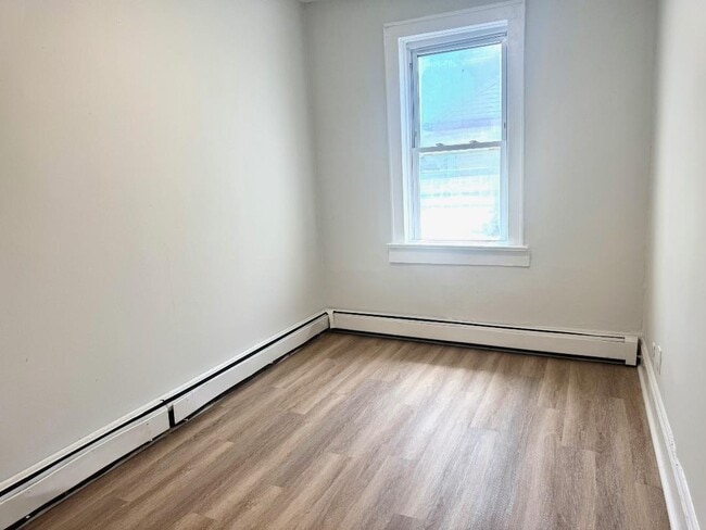 Building Photo - 143 Jericho Tpke