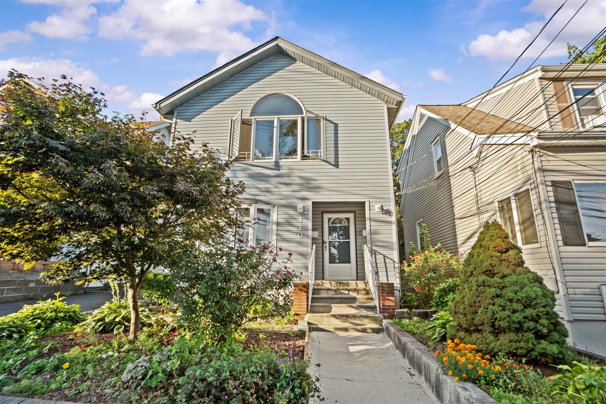 Foto principal - 410 Lafayette Ave