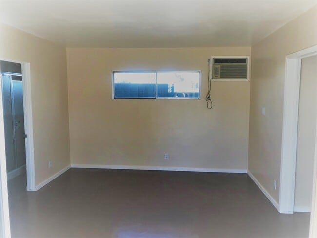 Building Photo - 2583 N Palm Canyon Dr