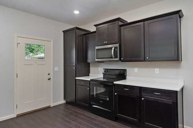 Foto del edificio - 1320 E Elm St