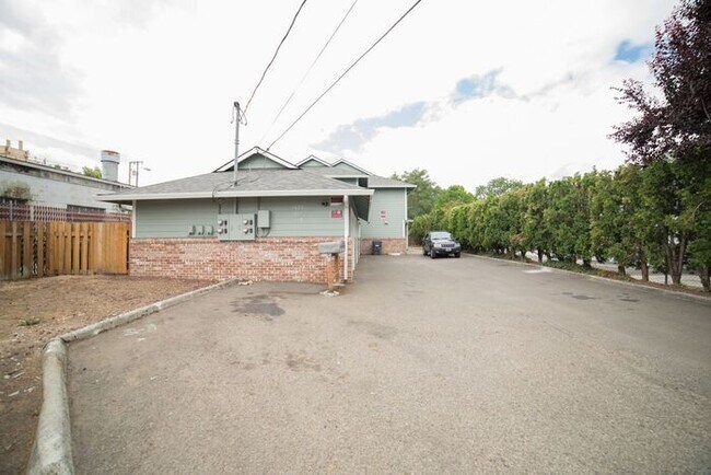 Foto del edificio - Townhome with Fresh Updates!!