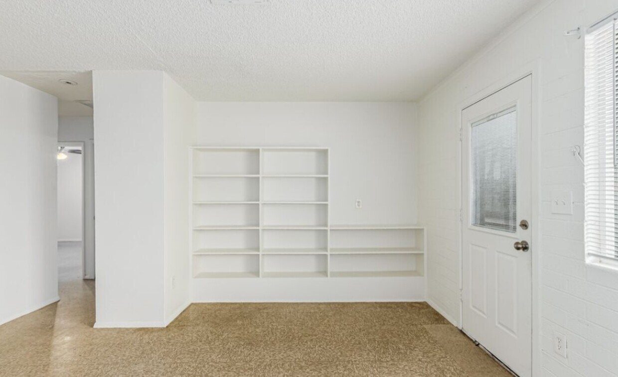 Building Photo - 1321 W Sahuaro Dr