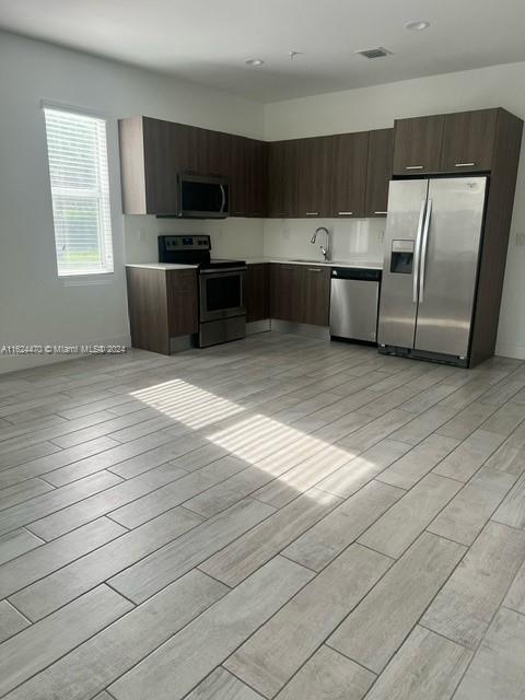 Foto principal - 480 NE 35th Ct