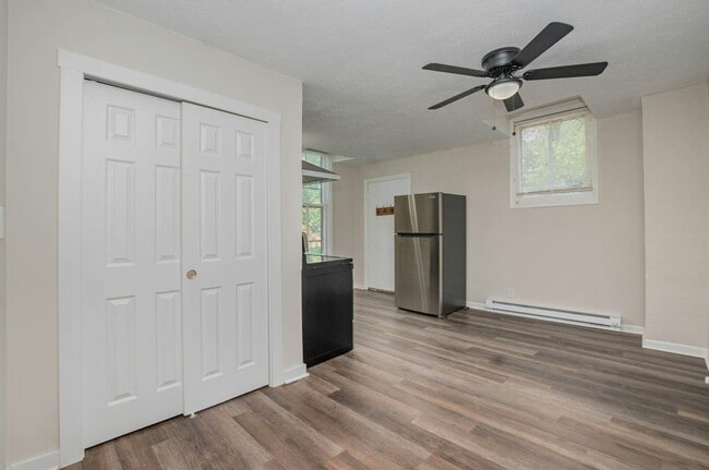 Building Photo - 3030 Cleinview Ave