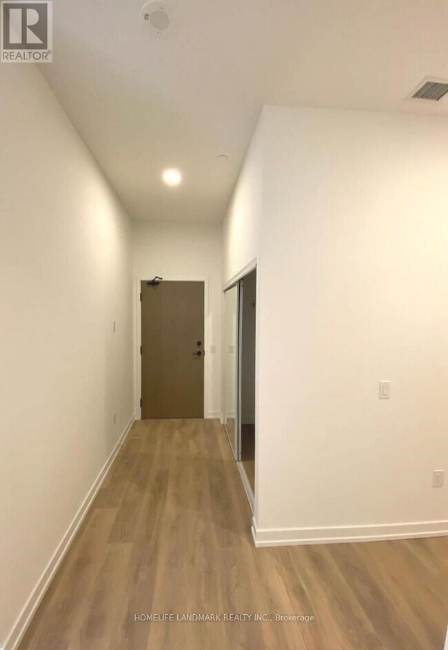 Building Photo - 225 Sumach St