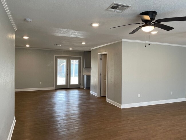 Foto del edificio - Available Now! Updated and Upgraded 3 Bed/2 Bath_Lawn Care Included