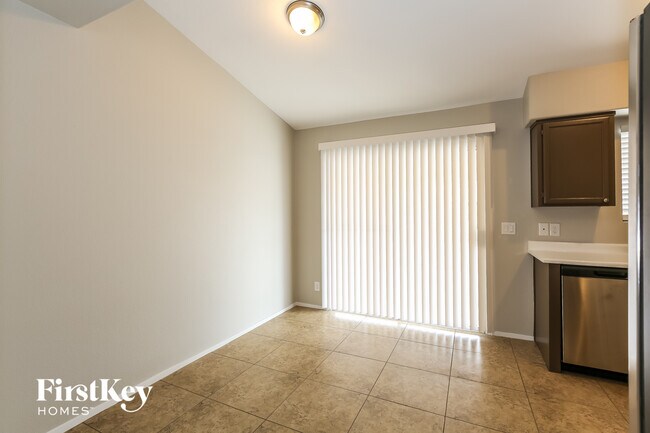 Foto del edificio - 5100 Chambliss Dr